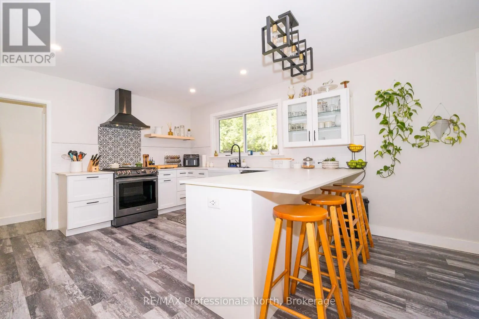 106 LADELL HEIGHTS CRESCENT
