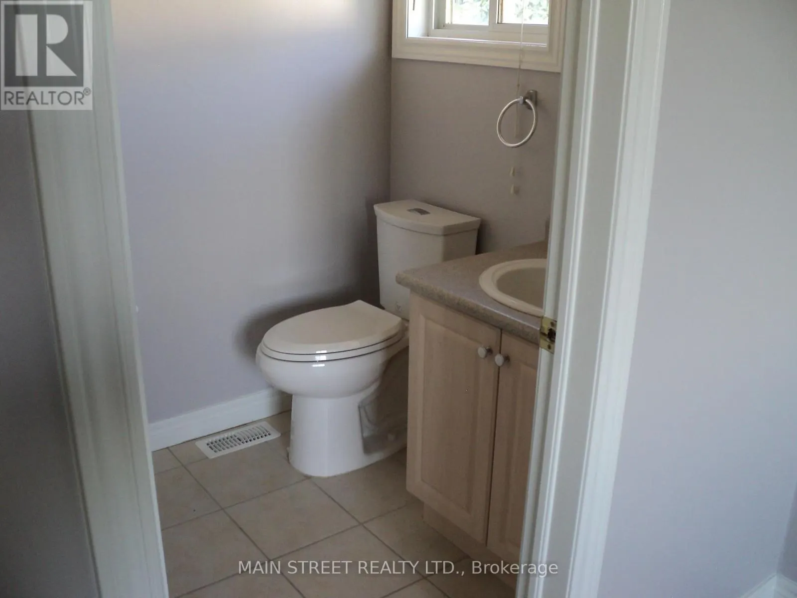 UPPER UNIT - 43 SPITFIRE DRIVE