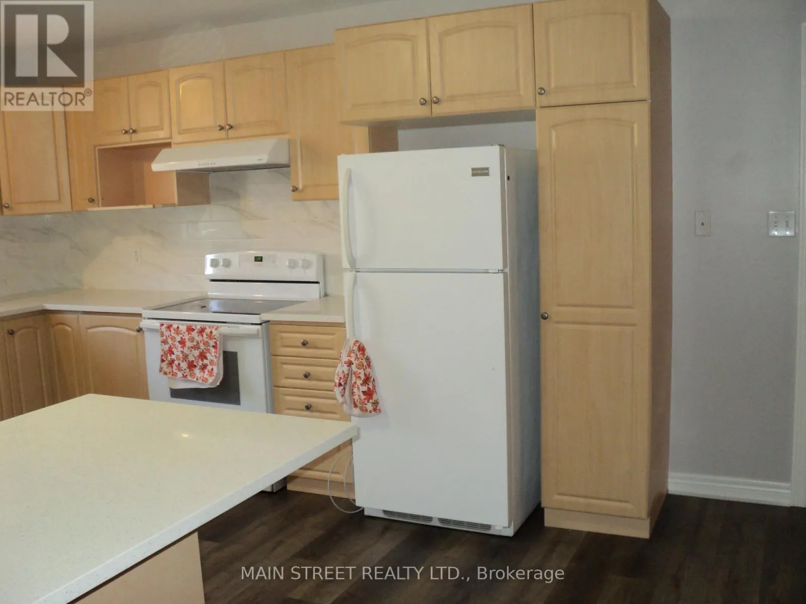 UPPER UNIT - 43 SPITFIRE DRIVE