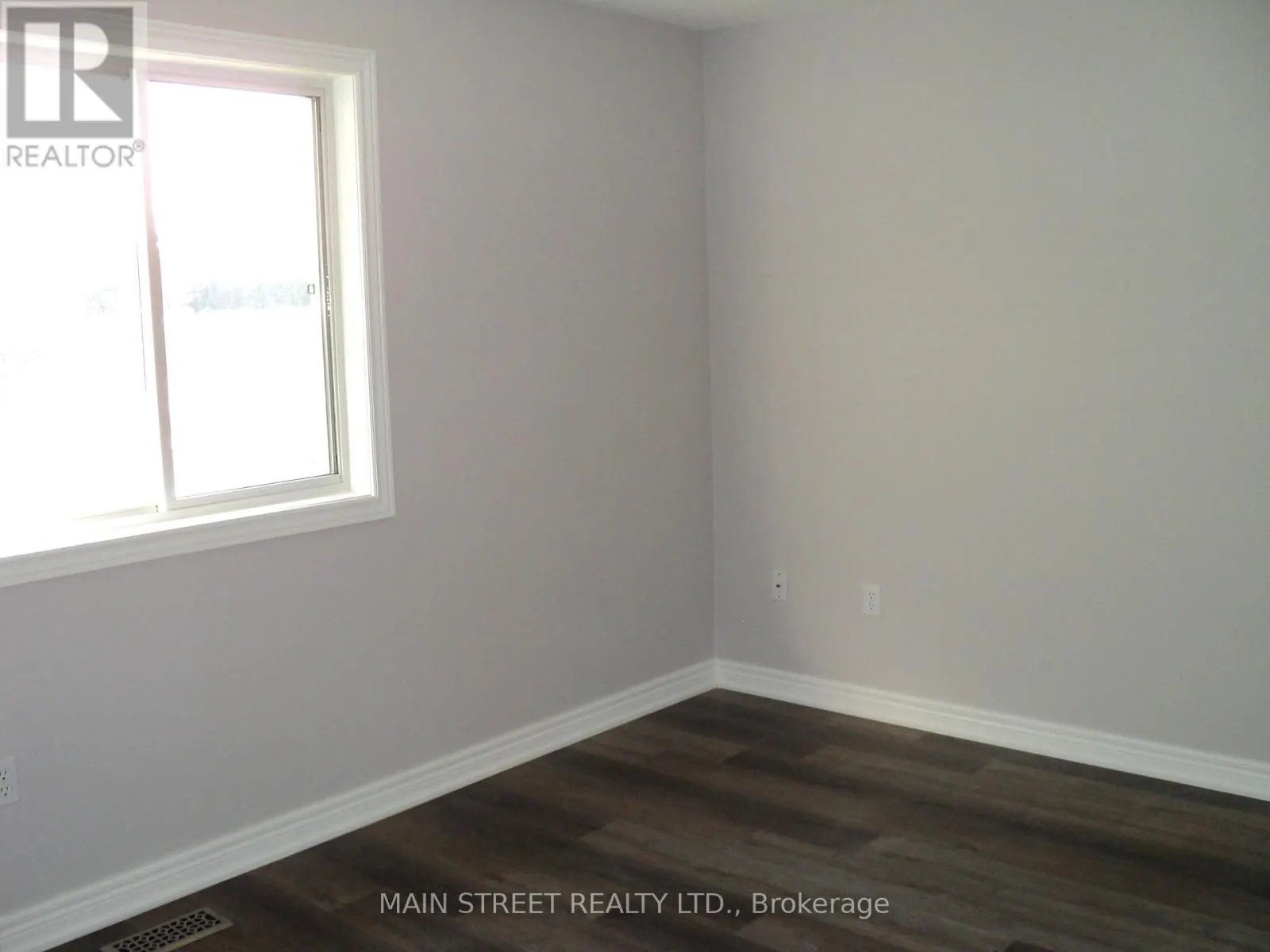 UPPER UNIT - 43 SPITFIRE DRIVE