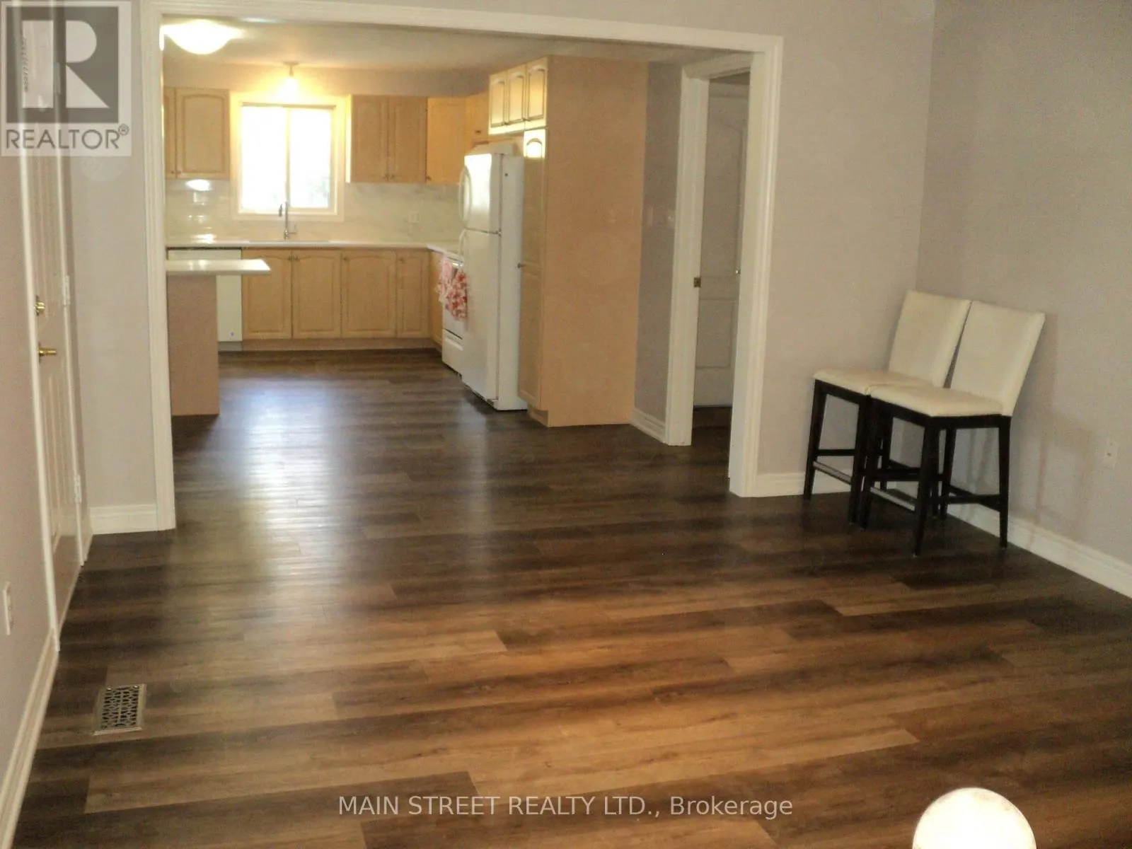 UPPER UNIT - 43 SPITFIRE DRIVE