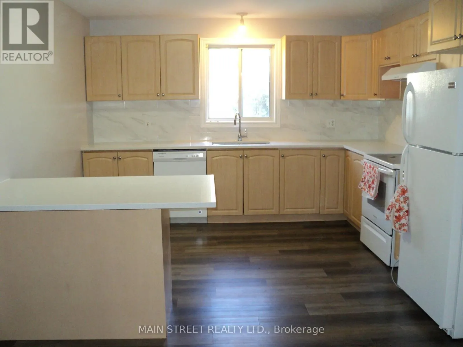 UPPER UNIT - 43 SPITFIRE DRIVE