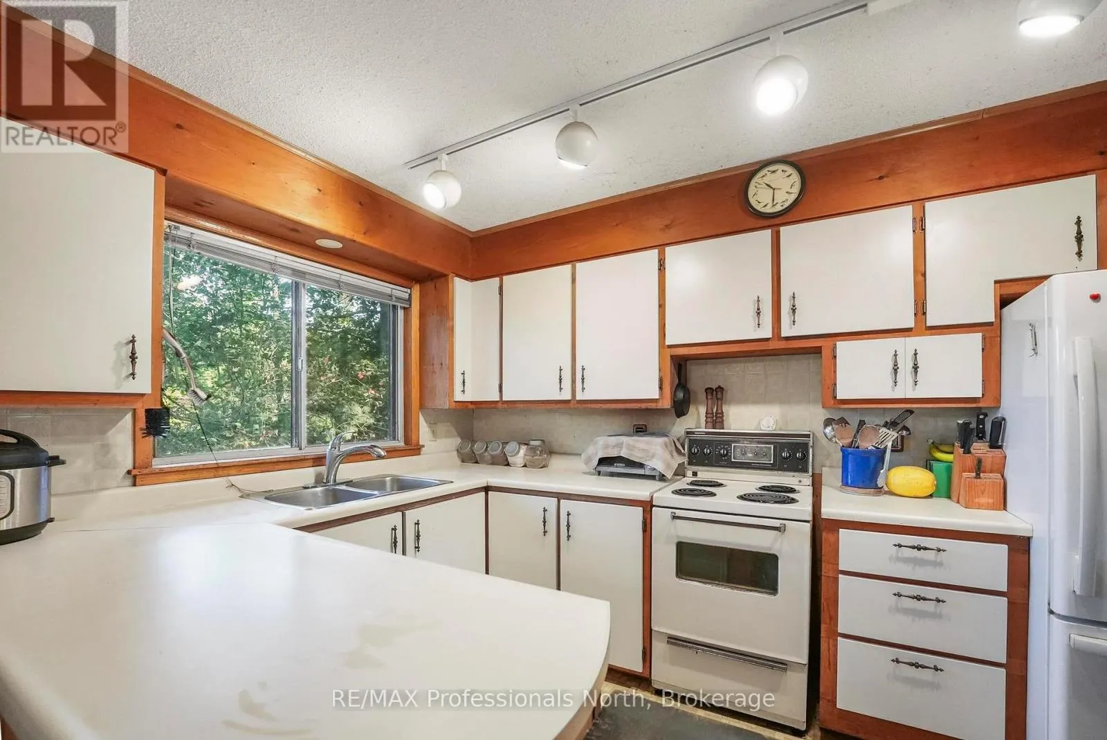 1021 MILLWOODS ROAD