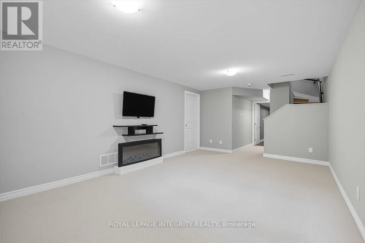 707 DES AUBEPINES DRIVE