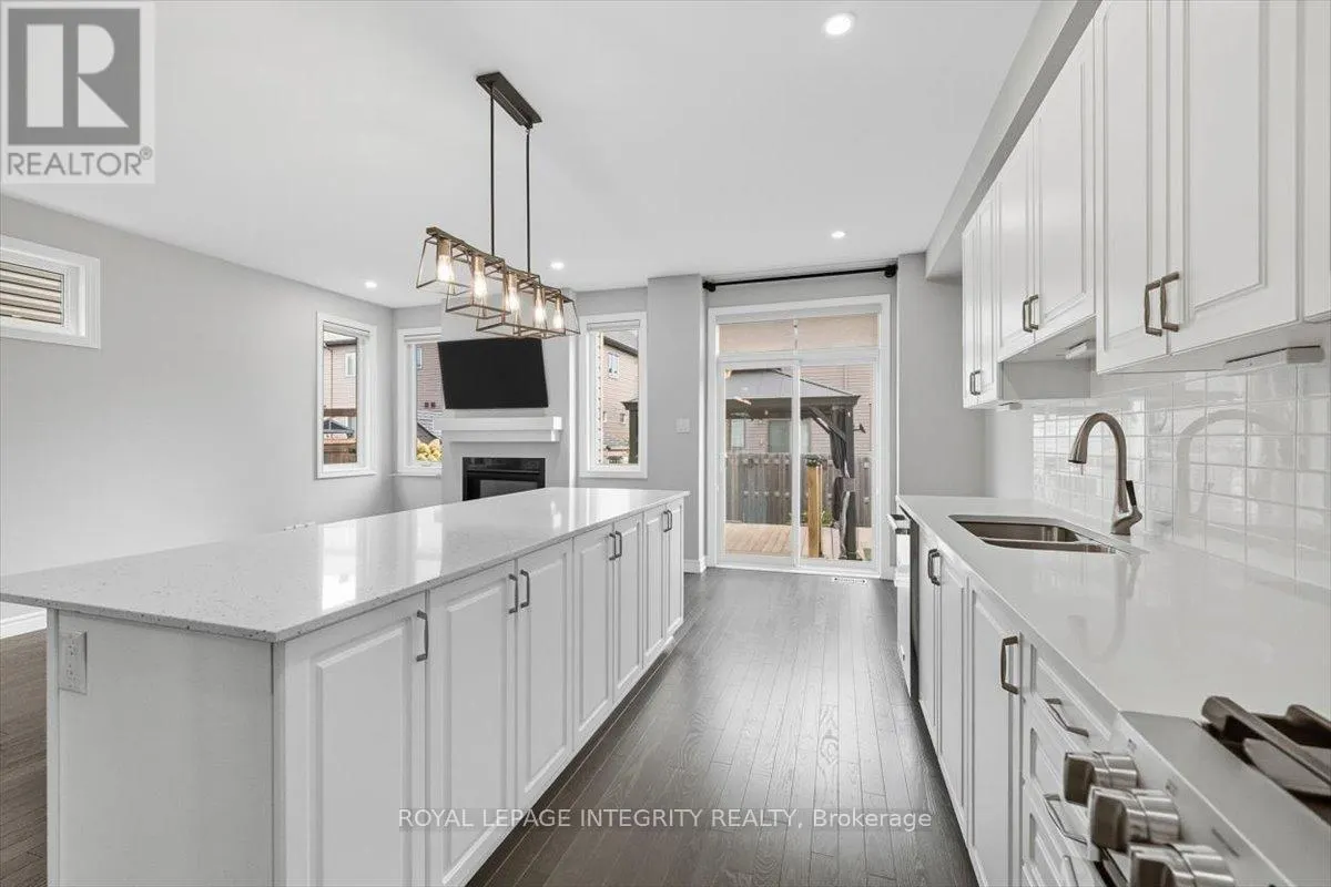 707 DES AUBEPINES DRIVE