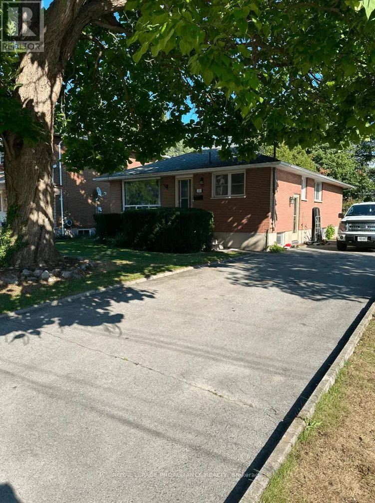 11 BRADLEY CRESCENT