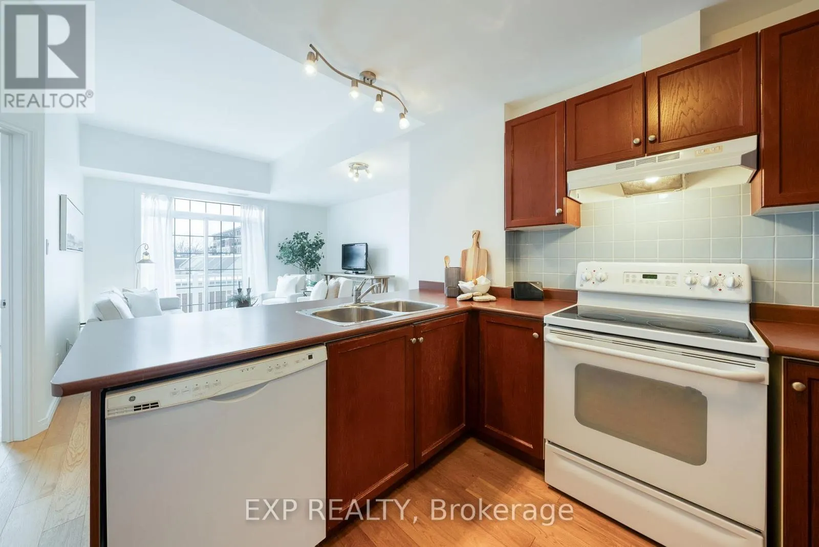 309 - 145 THIRD STREET, #309