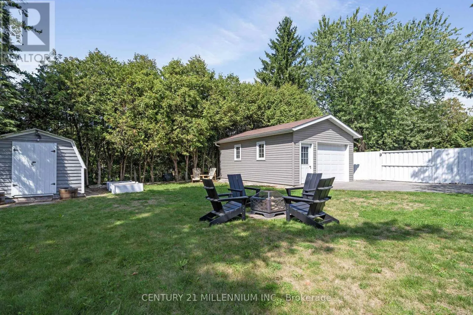 27 DUNDAS STREET W