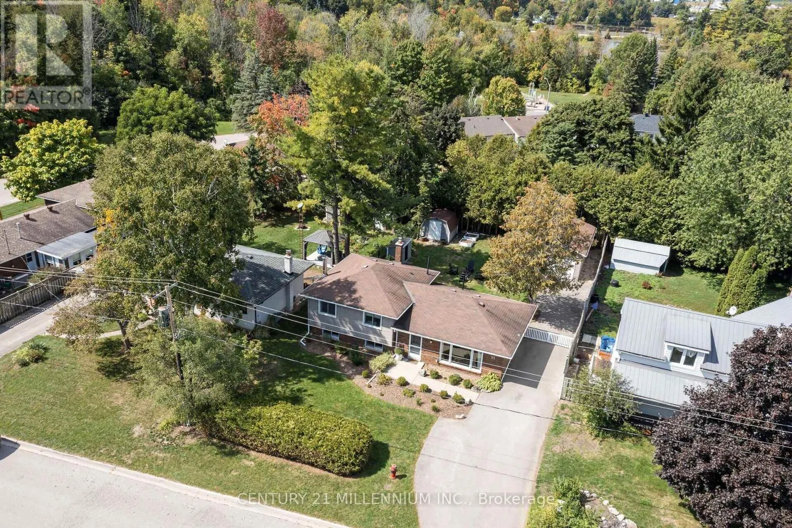 27 DUNDAS STREET W