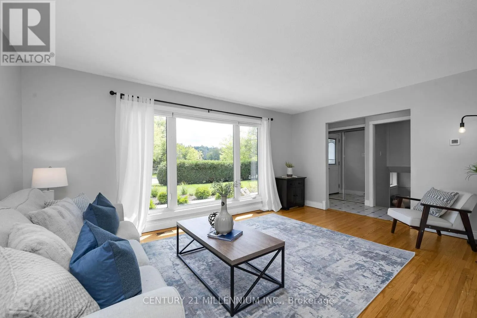 27 DUNDAS STREET W