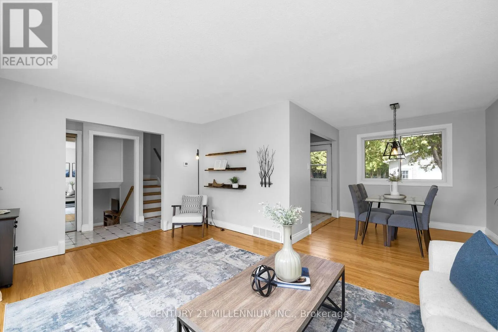 27 DUNDAS STREET W