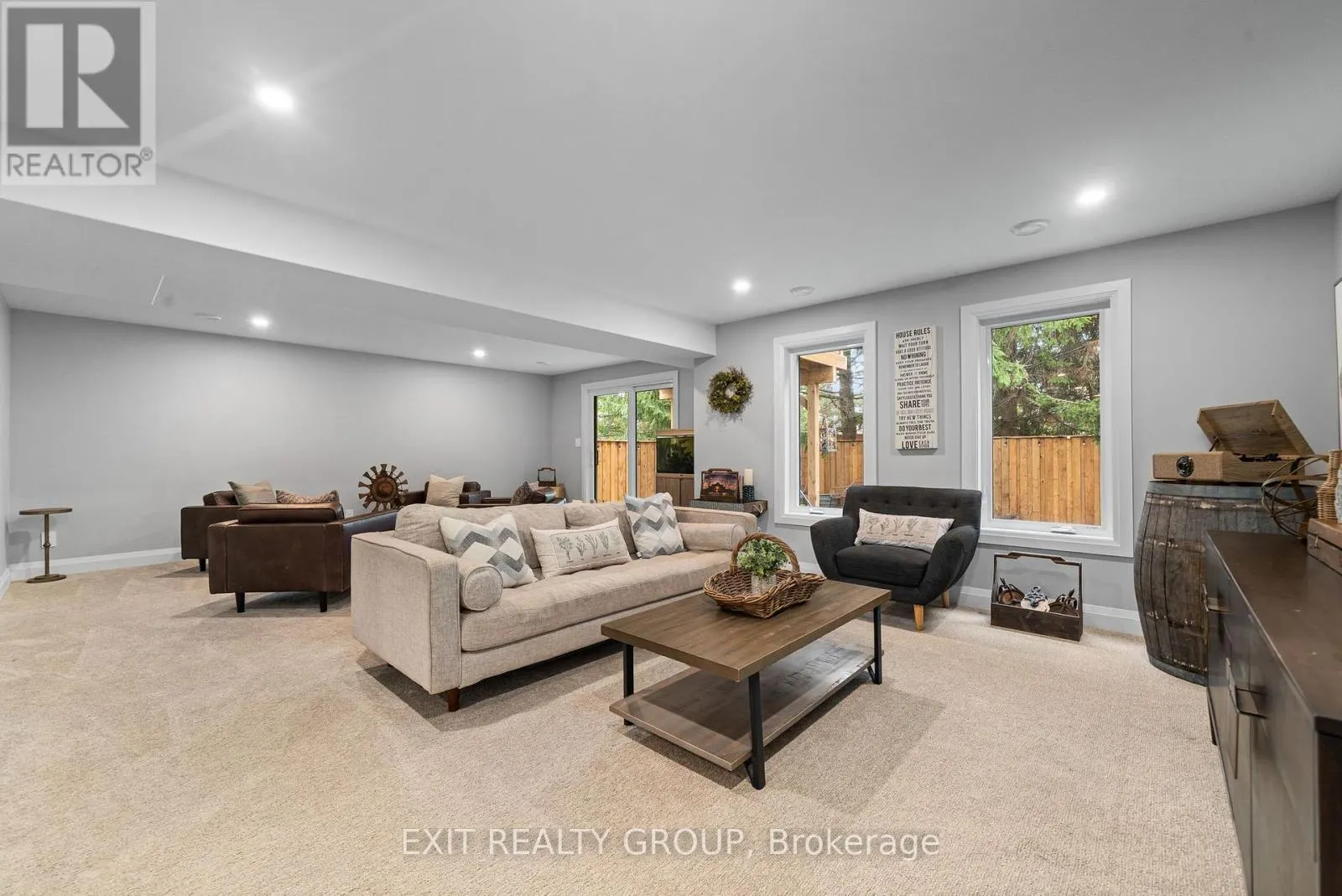 4 MACKENZIE JOHN CRESCENT
