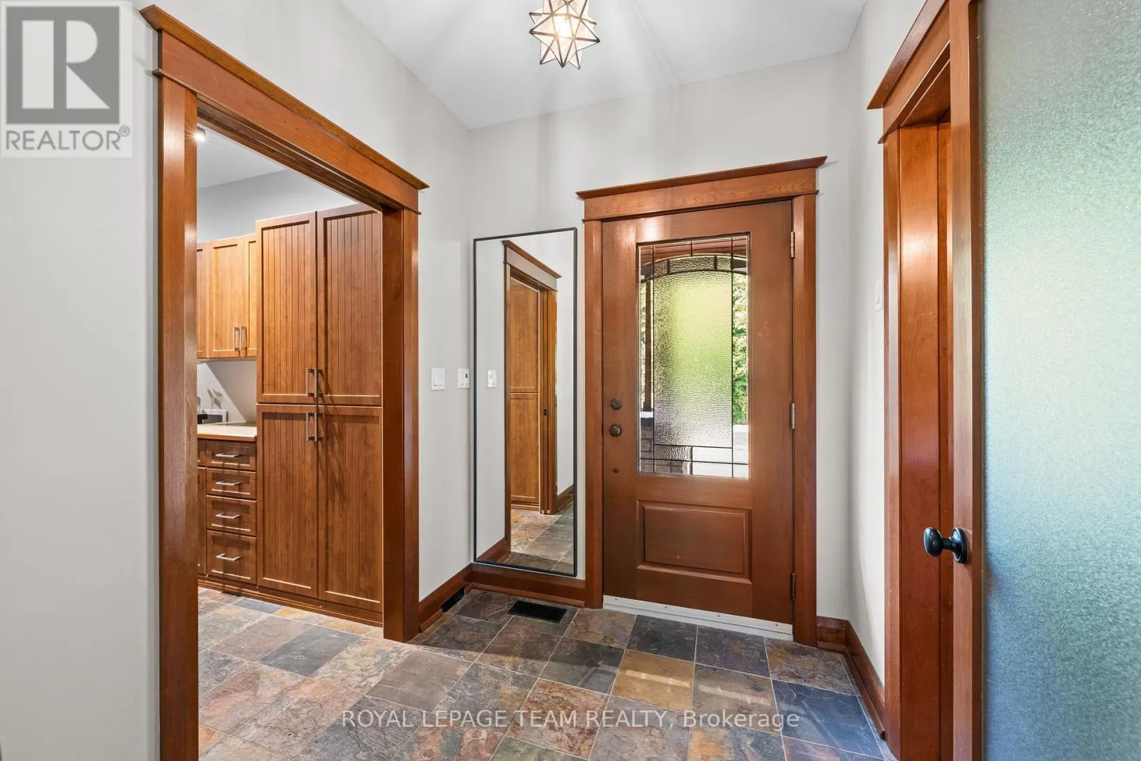 1560 MALEY LANE
