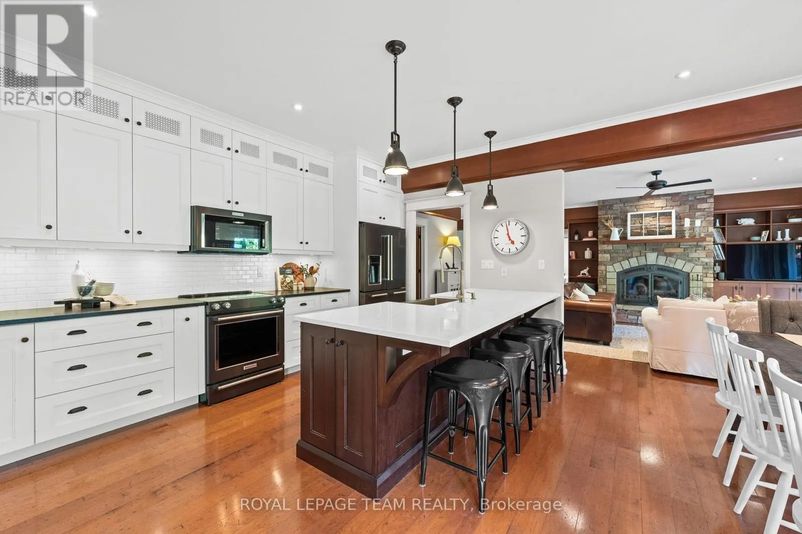1560 MALEY LANE