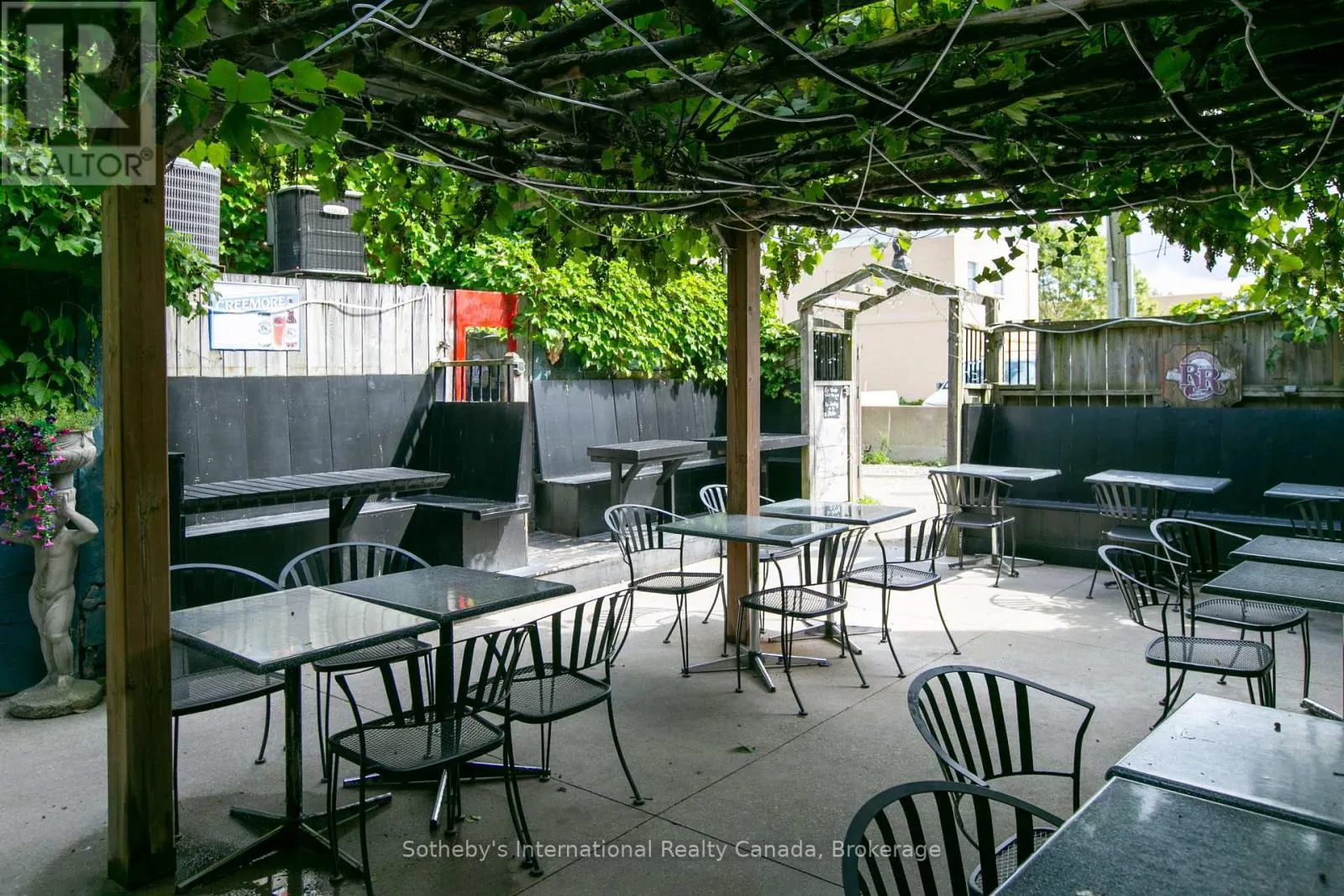 261 9TH STREET E