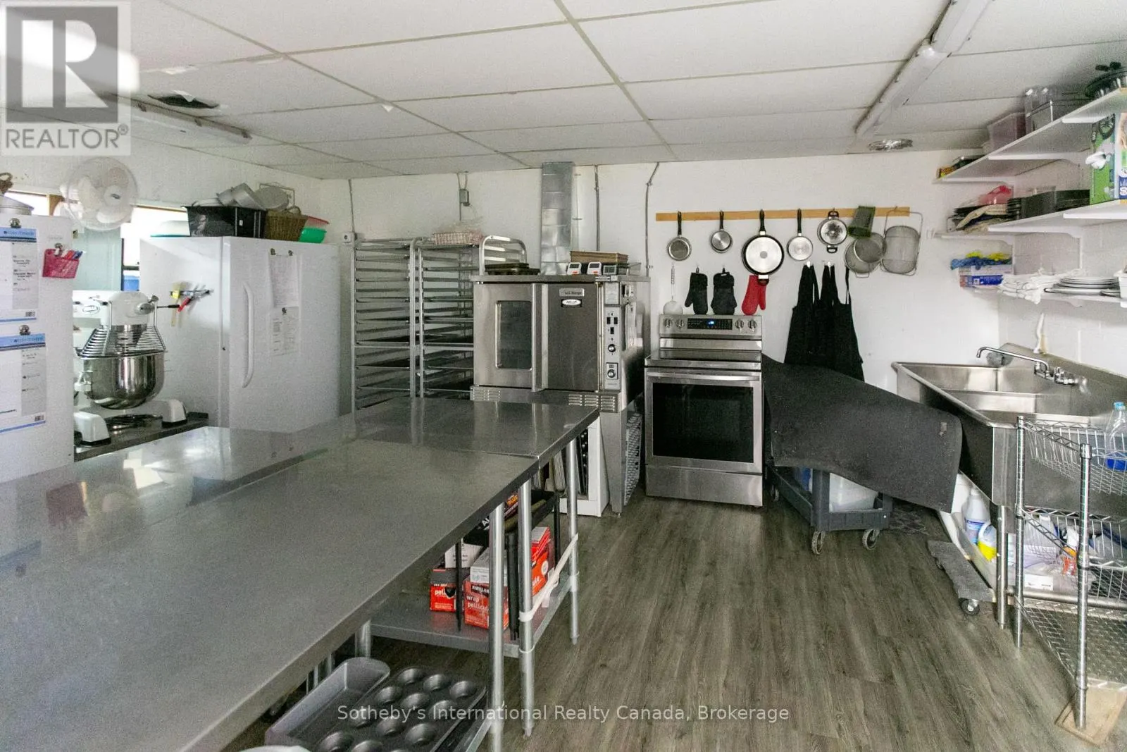 261 9TH STREET E