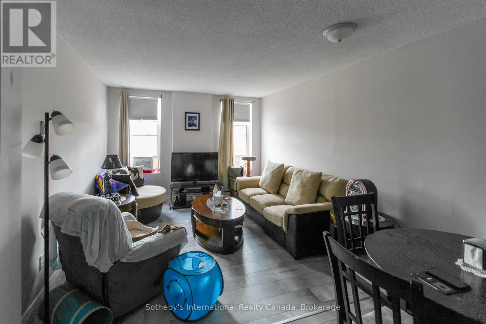 261 9TH STREET E