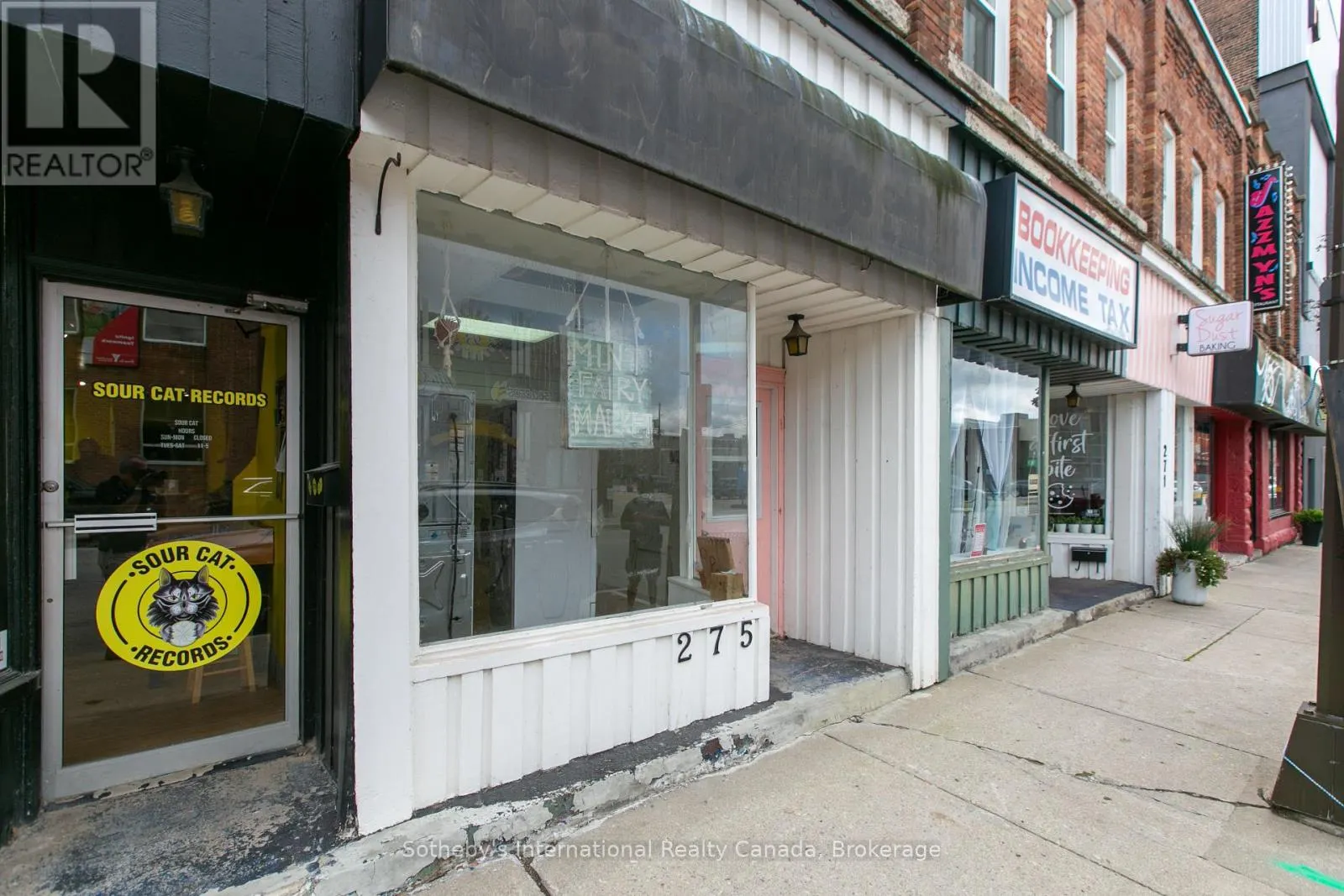 261 9TH STREET E