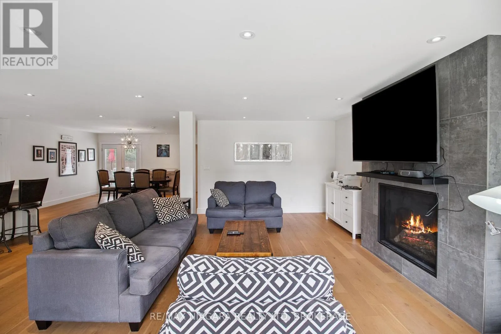 15 SWAN DRIVE