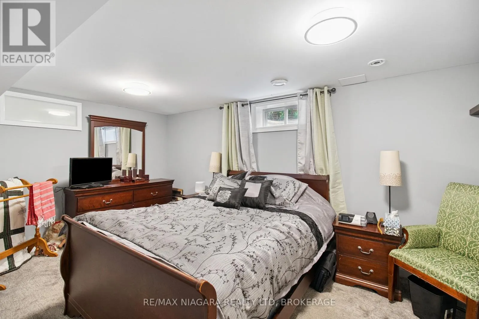 15 SWAN DRIVE