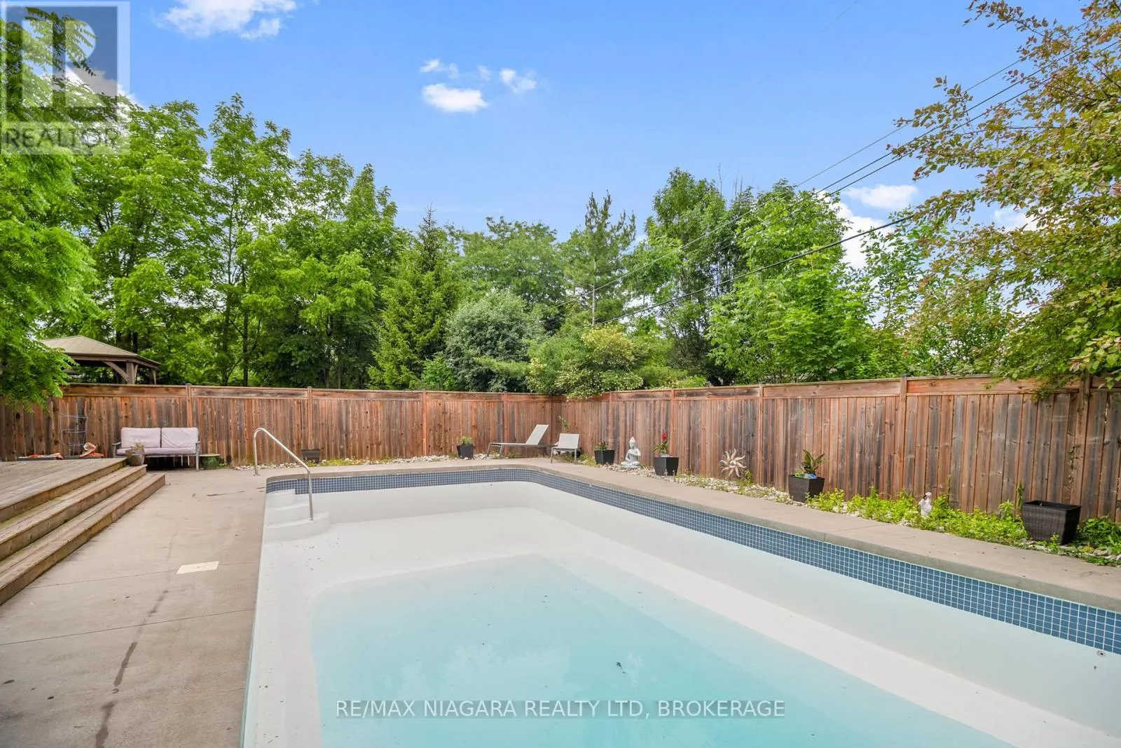 15 SWAN DRIVE