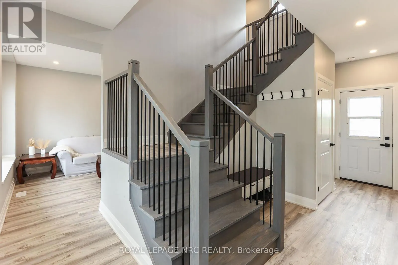 39 GROVE AVENUE