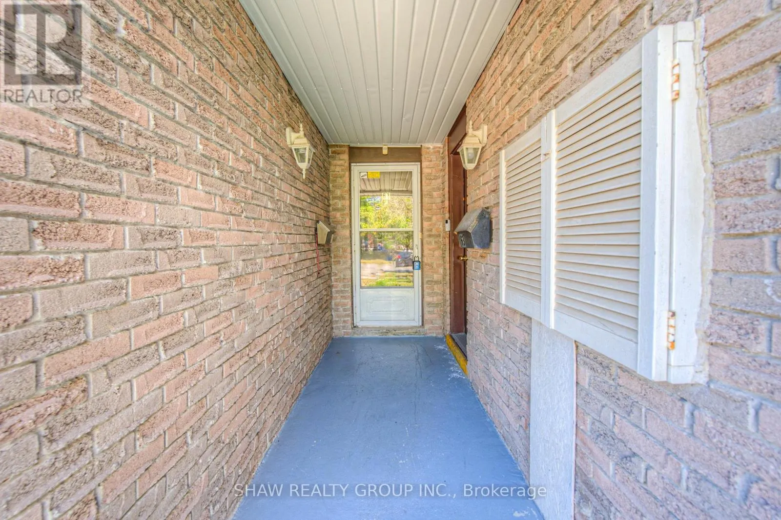 61 HILLBROOK CRESCENT
