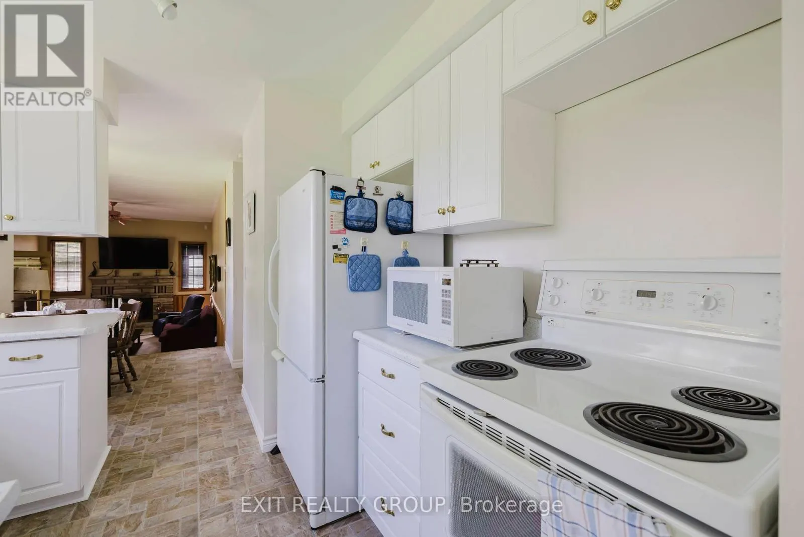 152 CHATTERTON VALLEY CRESCENT