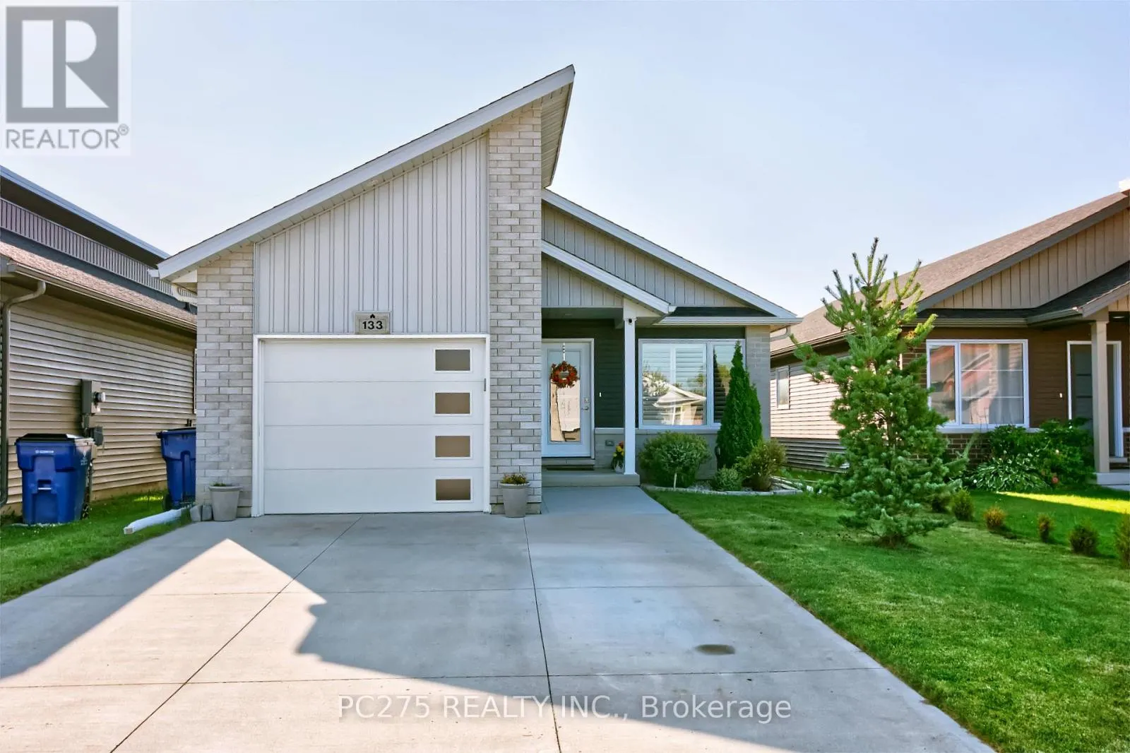 133 MOONSTONE CRESCENT