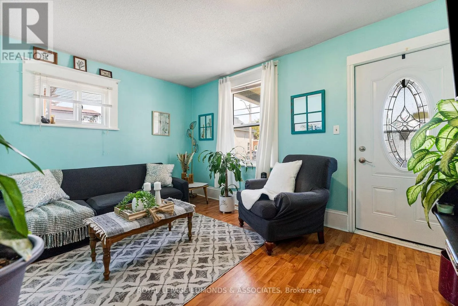 916 PEMBROKE STREET W