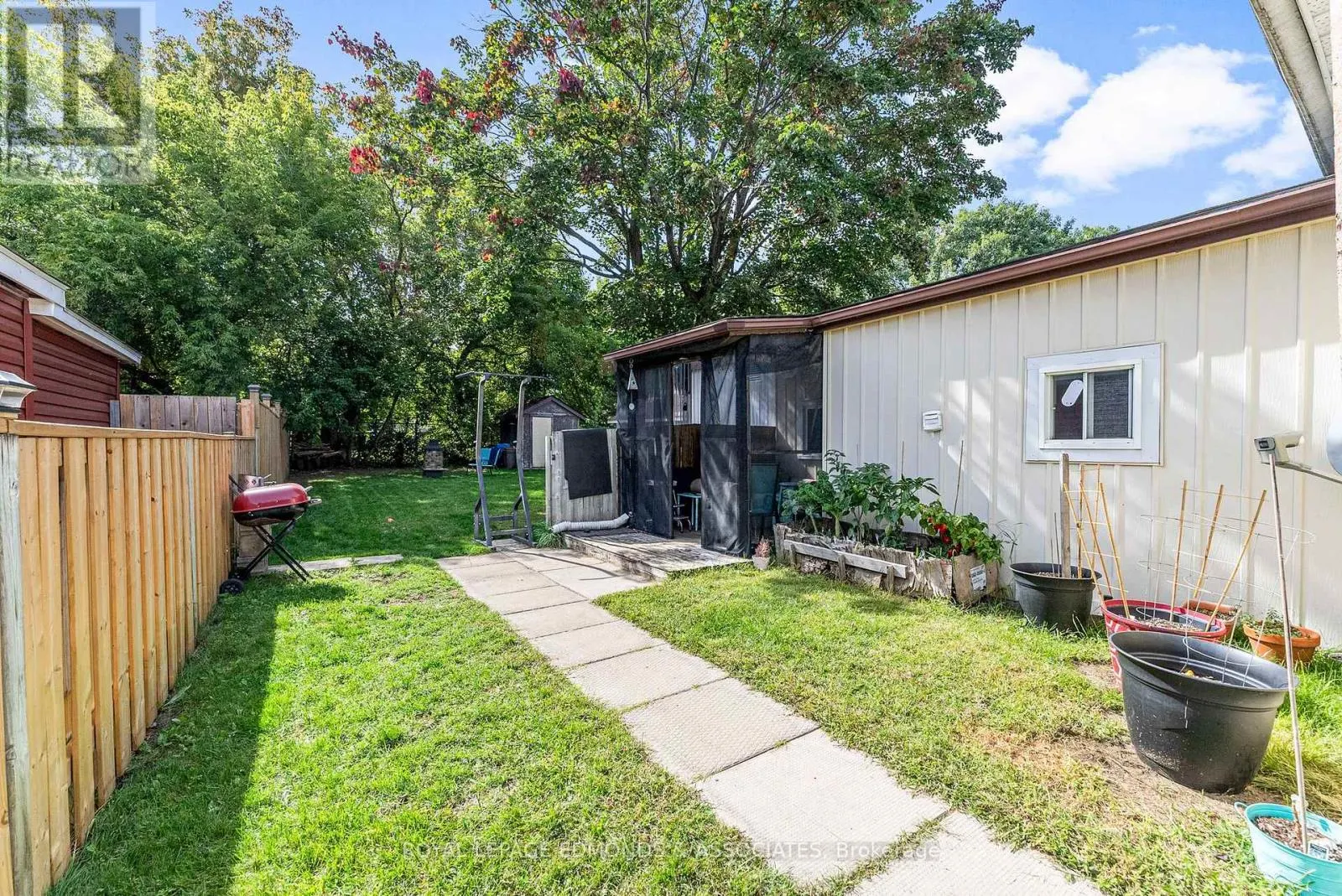 916 PEMBROKE STREET W