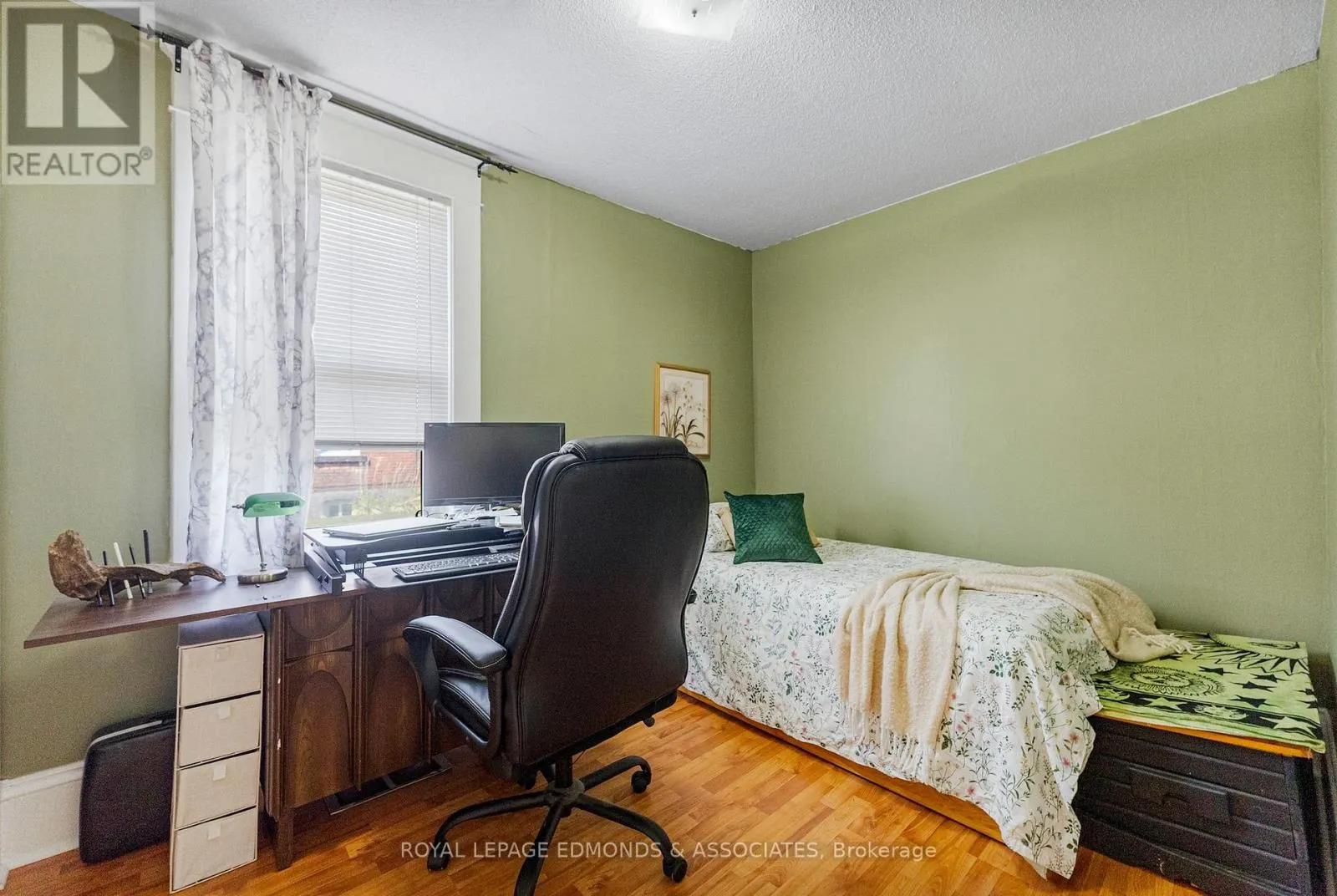 916 PEMBROKE STREET W