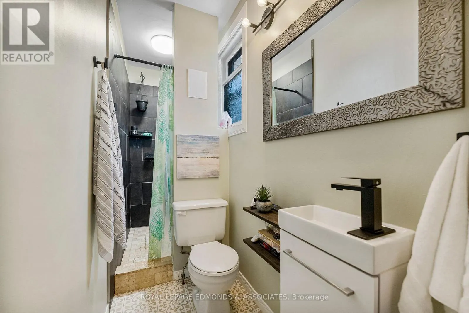 916 PEMBROKE STREET W