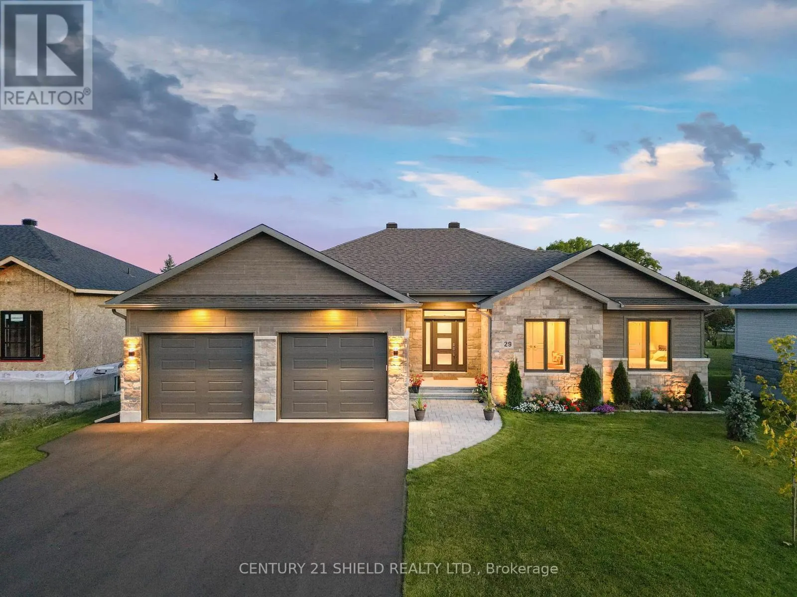 29 WHITETAIL AVENUE