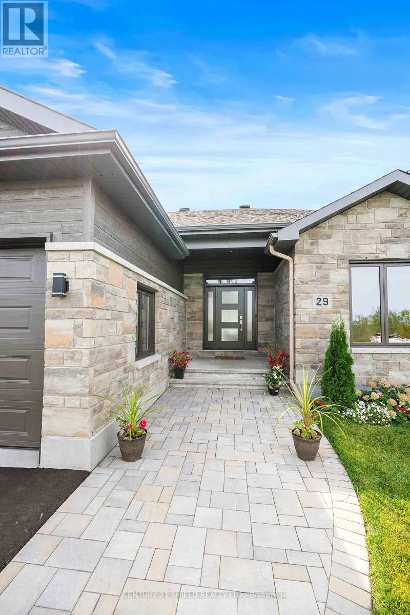29 WHITETAIL AVENUE