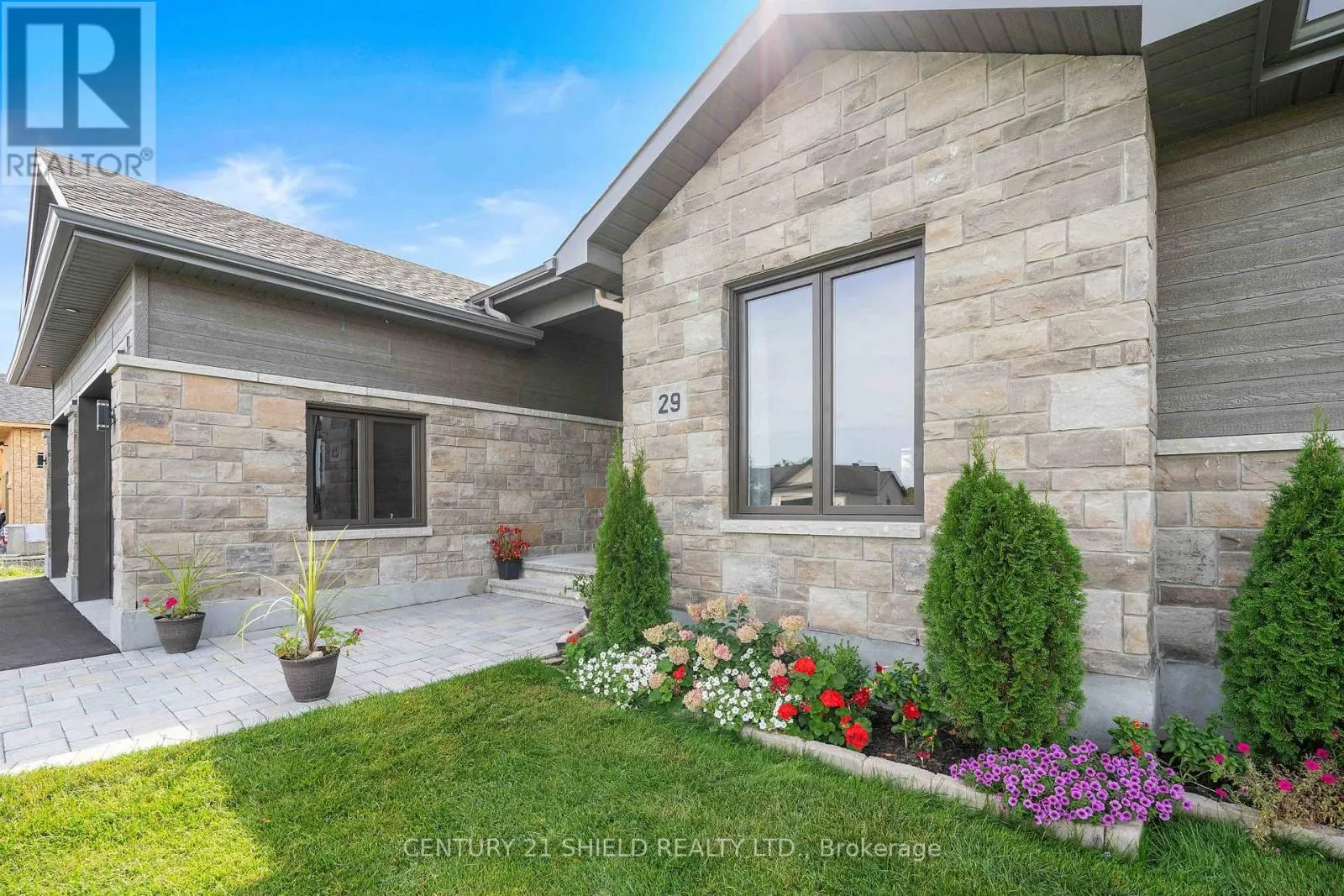 29 WHITETAIL AVENUE