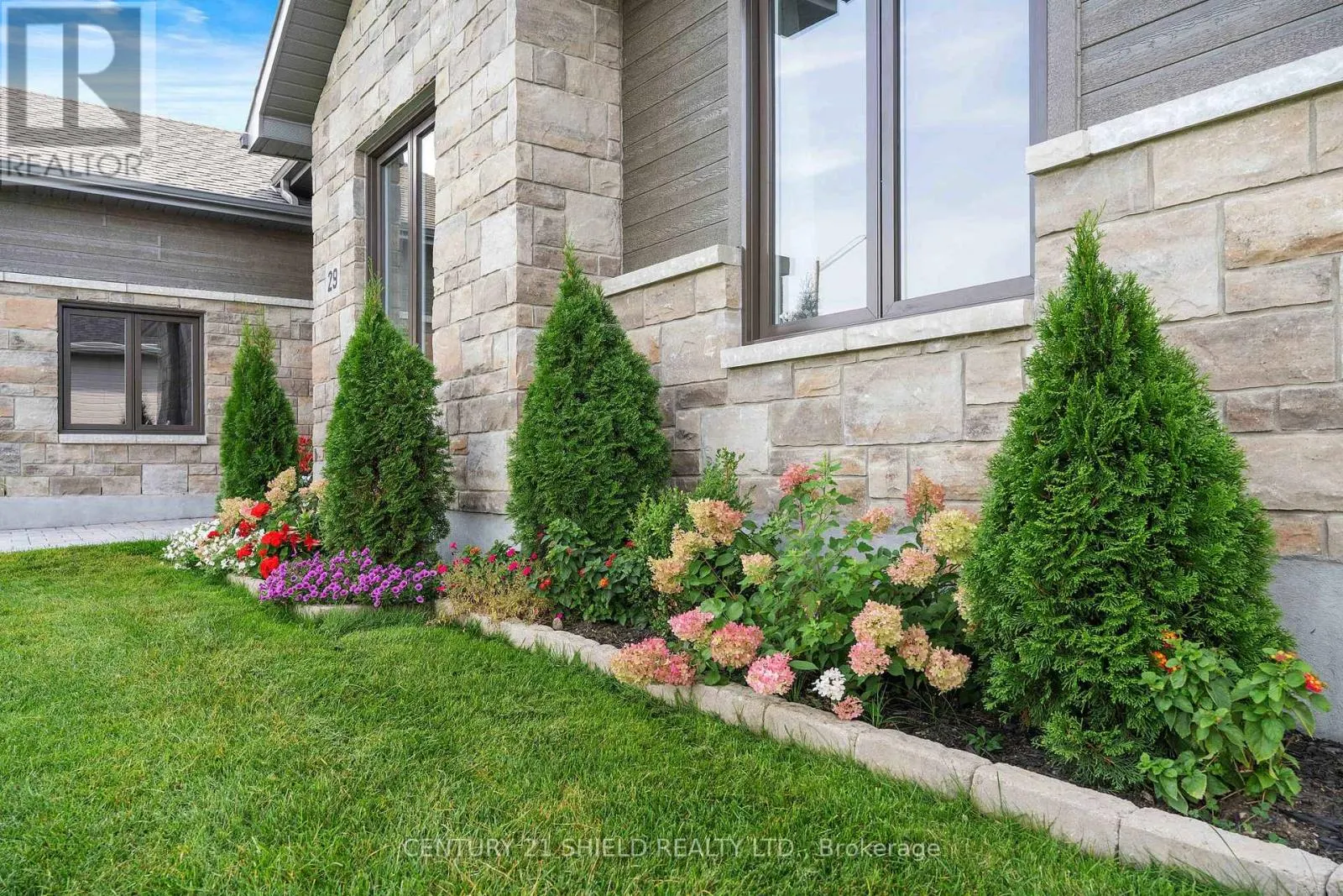 29 WHITETAIL AVENUE