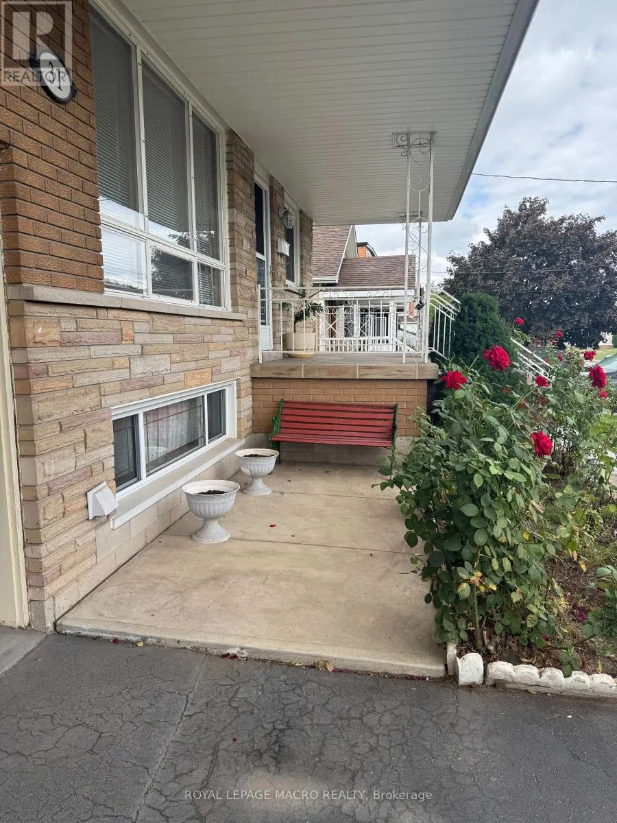 31 ADAIR AVENUE N
