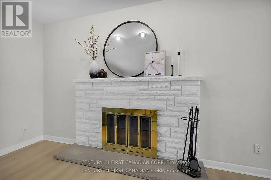 10 FRONTENAC ROAD