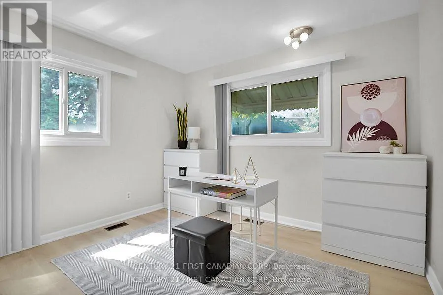 10 FRONTENAC ROAD