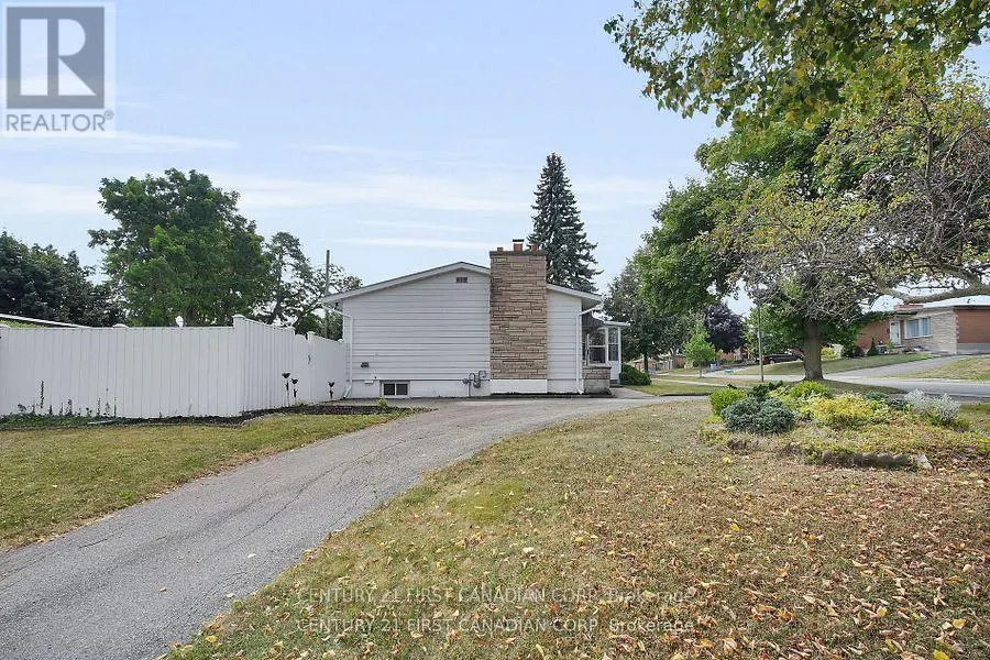 10 FRONTENAC ROAD