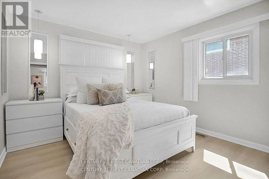 10 FRONTENAC ROAD