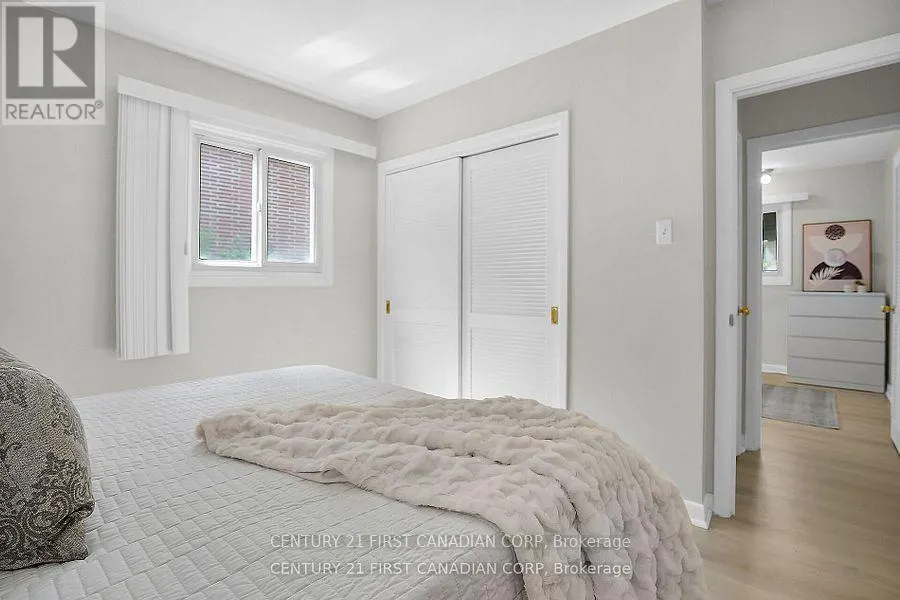 10 FRONTENAC ROAD