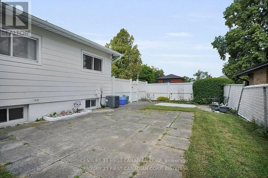 10 FRONTENAC ROAD