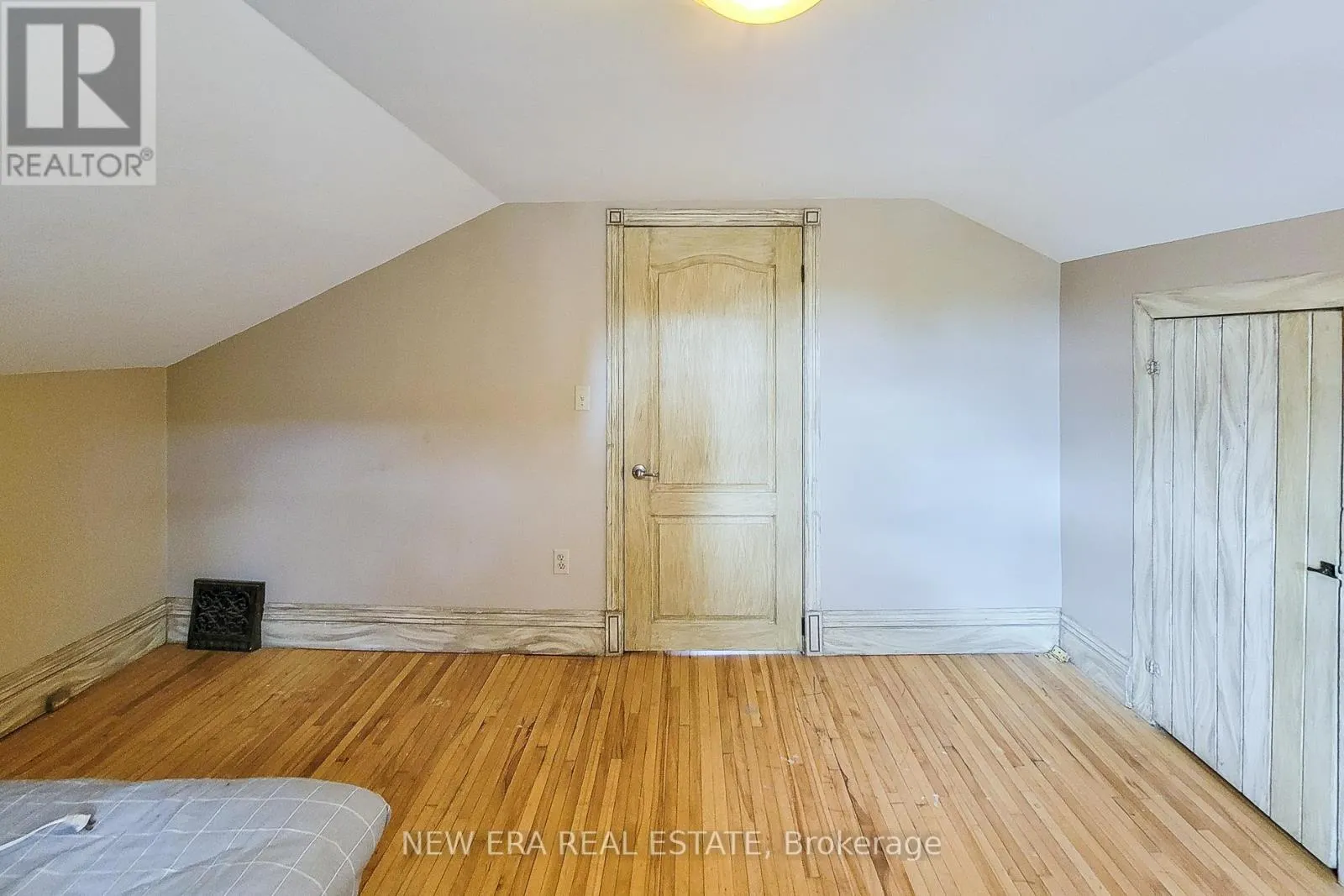 16 WELLAND STREET S