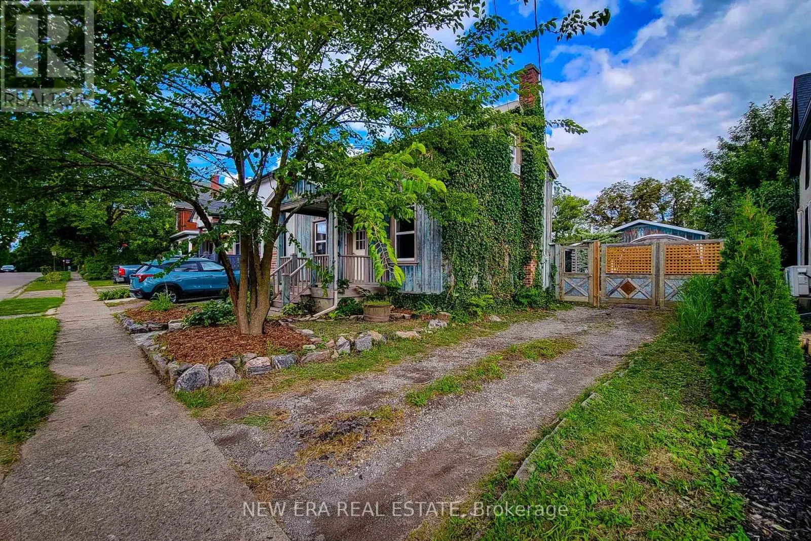 16 WELLAND STREET S
