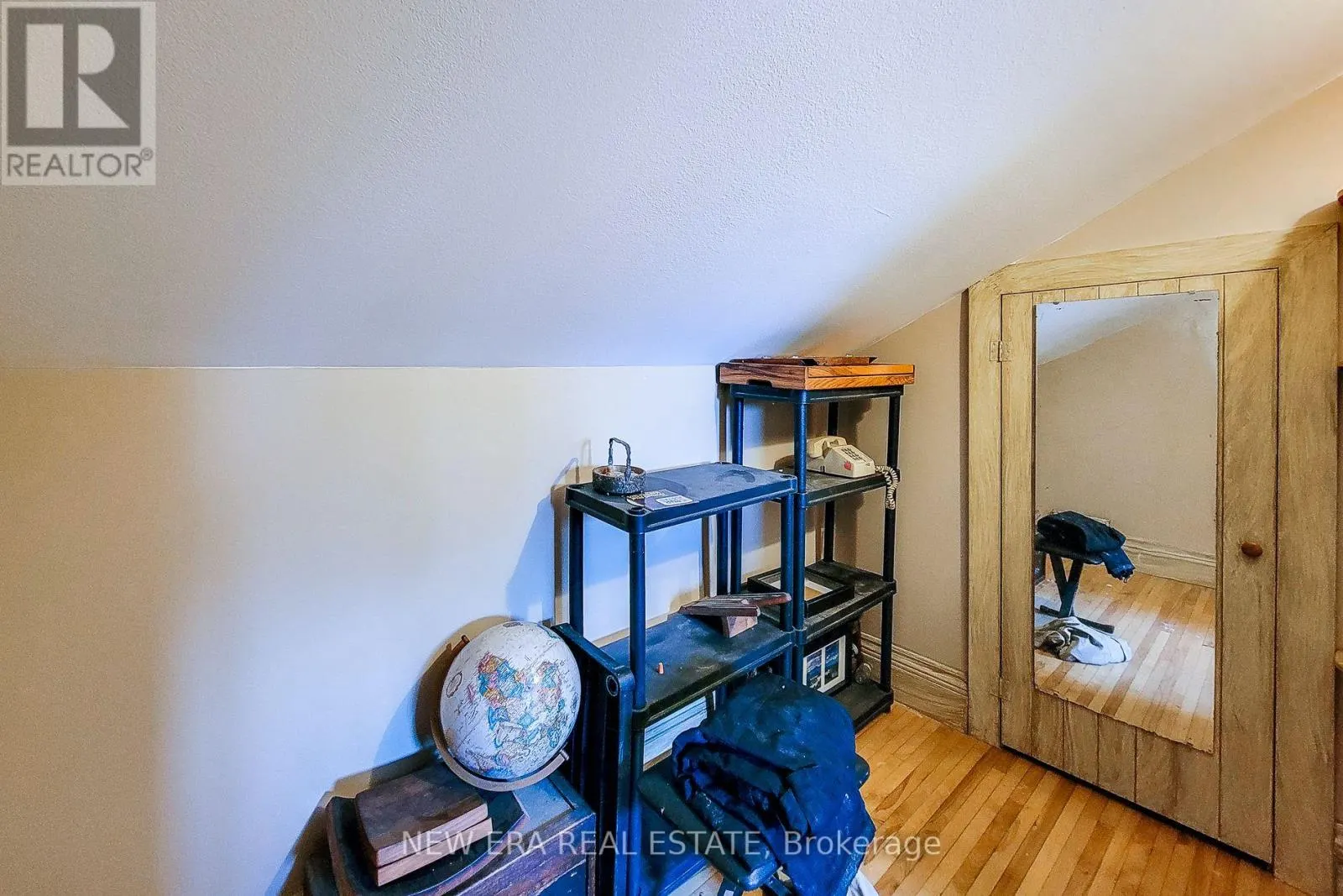 16 WELLAND STREET S