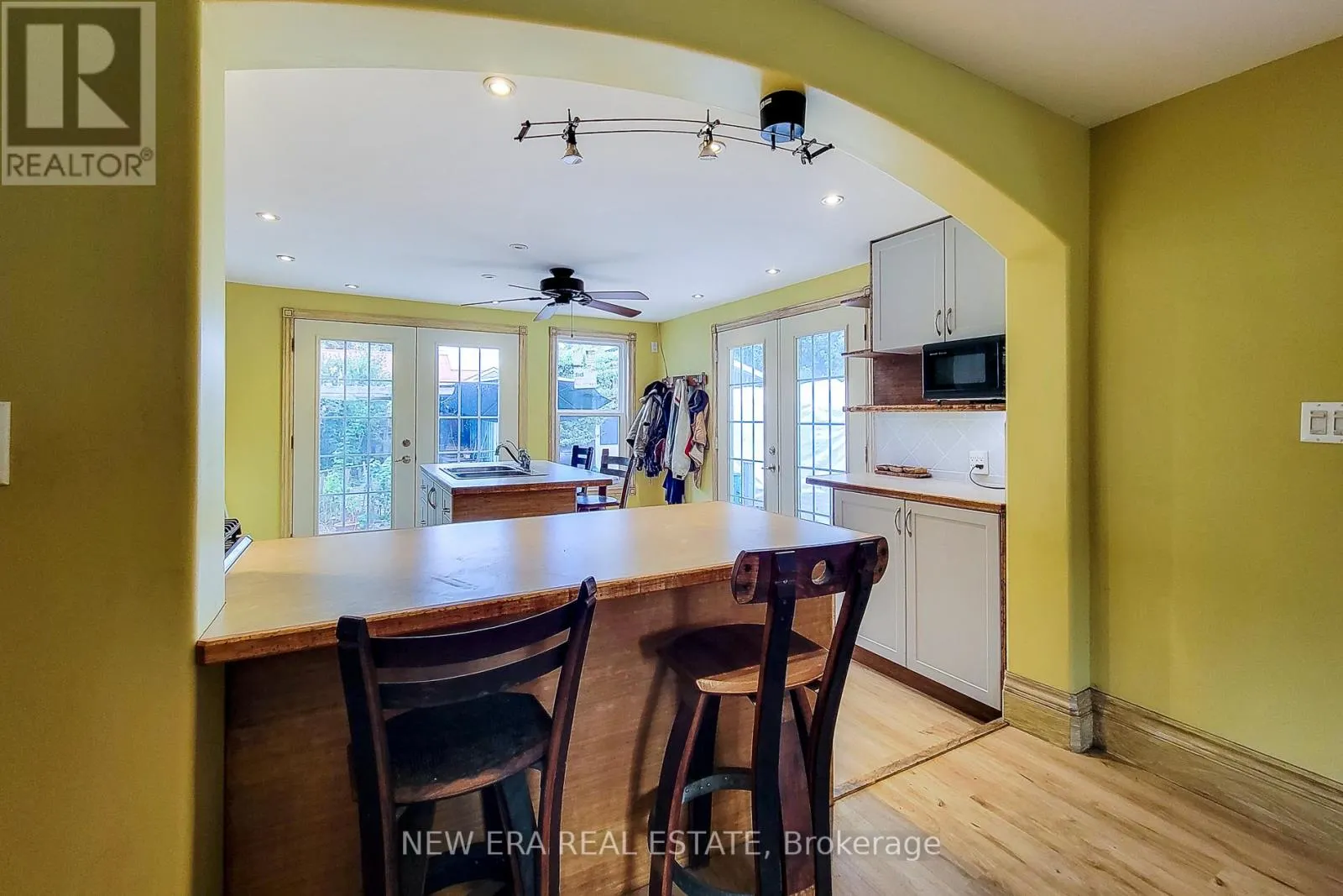 16 WELLAND STREET S
