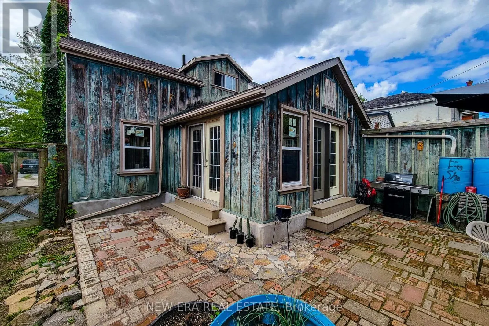 16 WELLAND STREET S