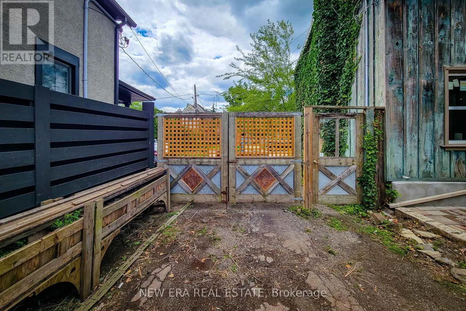 16 WELLAND STREET S